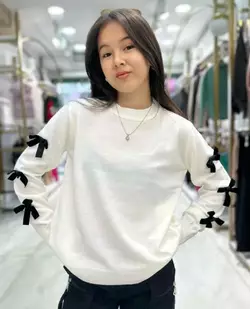 Кофта з прикрасою БАНТИКИ дів. молочний вязка 1579 MINI MODA Кофта з прикрасою БАНТИКИ дів. молочний вязка 1579 MINI MODA